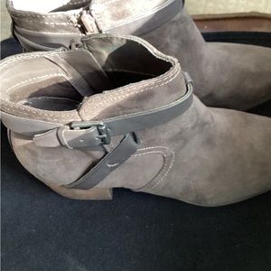 Women’s Dark Grey Suede Ankle Boots -Size 9 1/2. New-Zipper